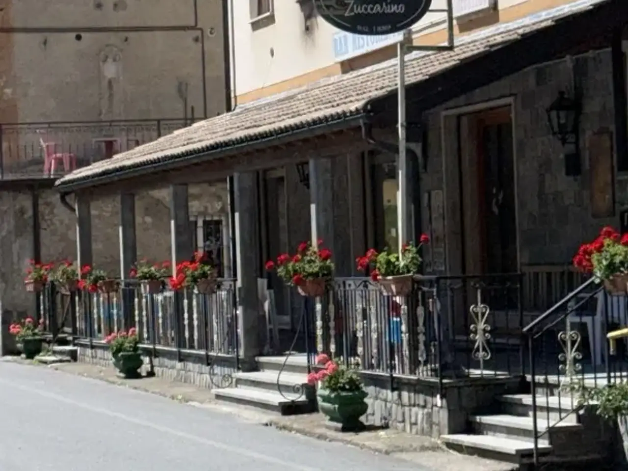 Esercizio commerciale in Via Sp 8 11, Isola Del Cantone, {3} - Foto 1