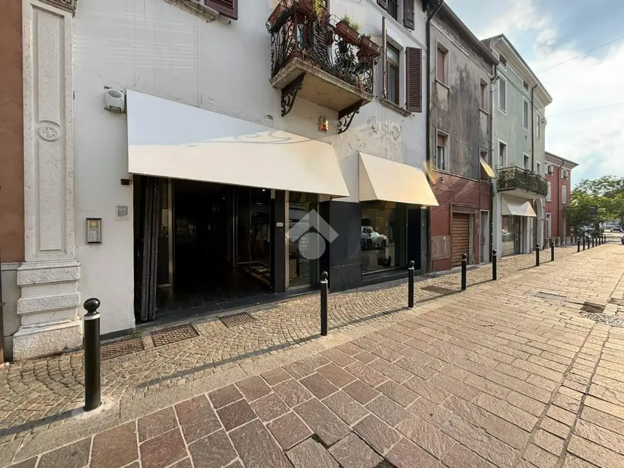 Negozio in Via Giuseppe Garibaldi, Desenzano Del Garda, {3} - Foto 1