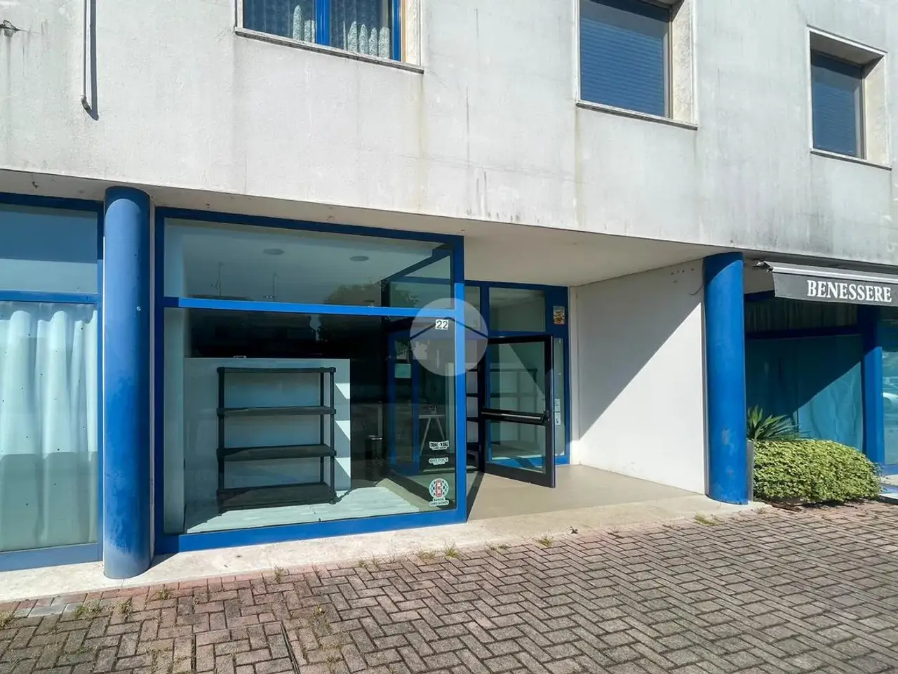 Negozio in Via Francesco Petrarca 22, Porto Mantovano, {3} - Foto 1