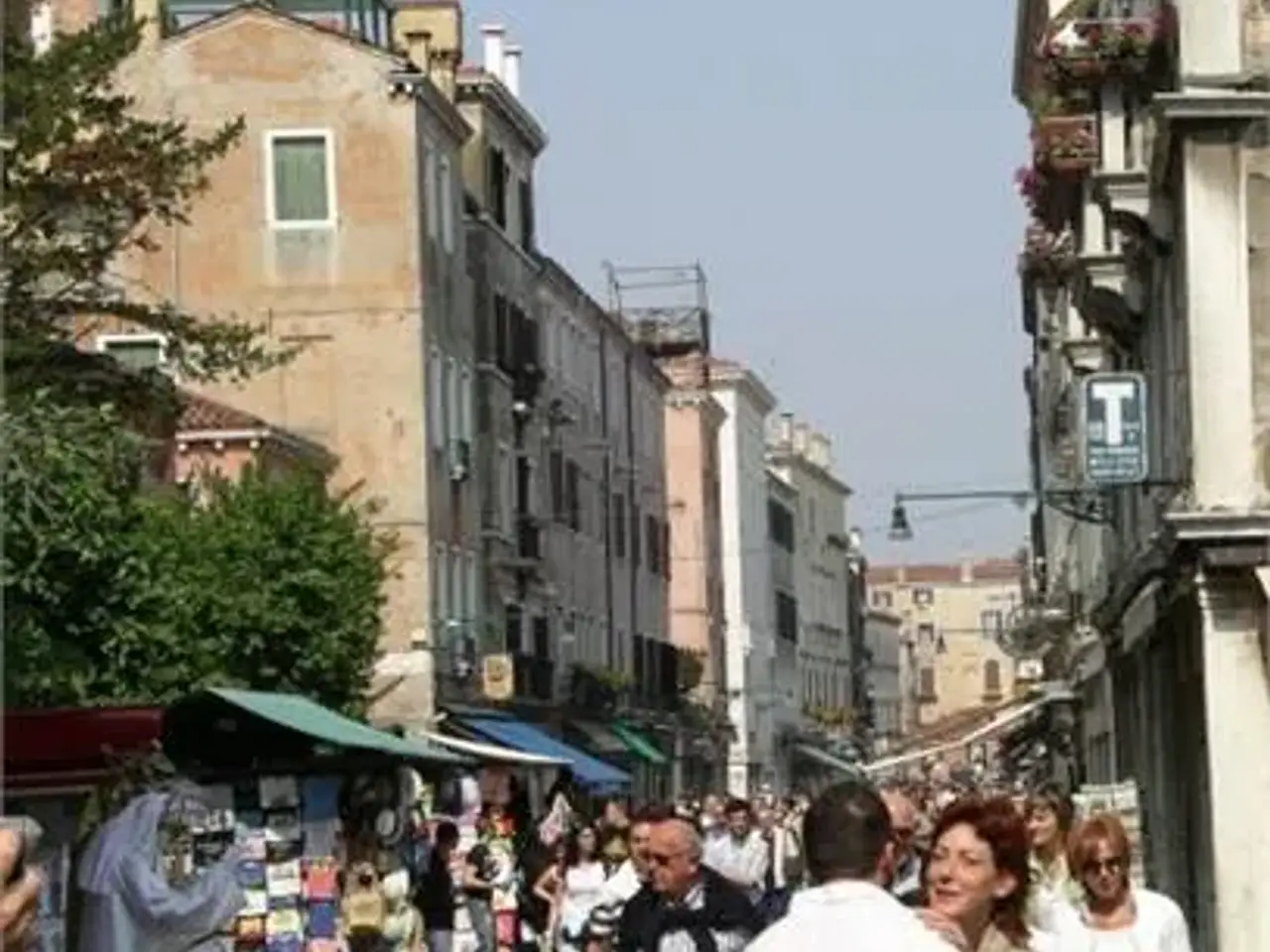 Abbigliamento in , Venezia, {3} - Foto 1