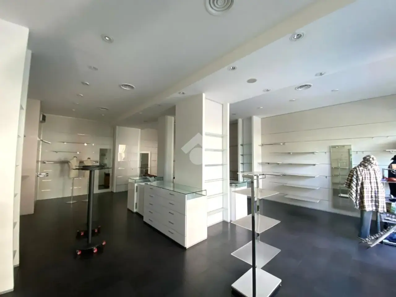 Negozio in Via Luigi Configliachi 24, Abano Terme, {3} - Foto 1