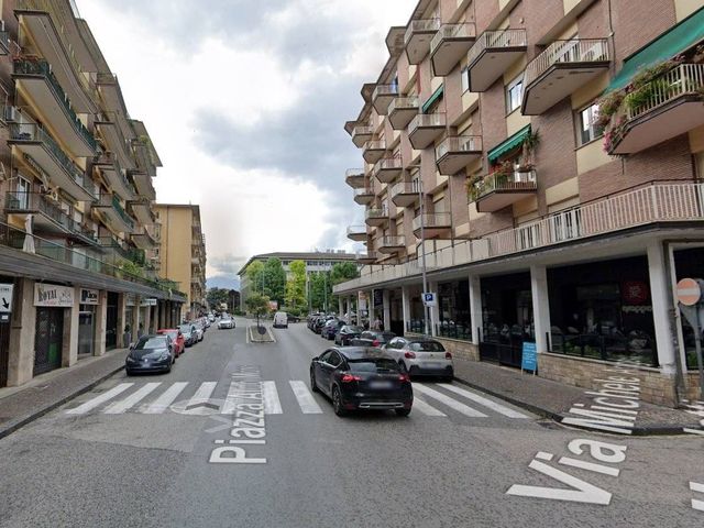 Negozio in Via Tagliamento 22, Avellino - Foto 1