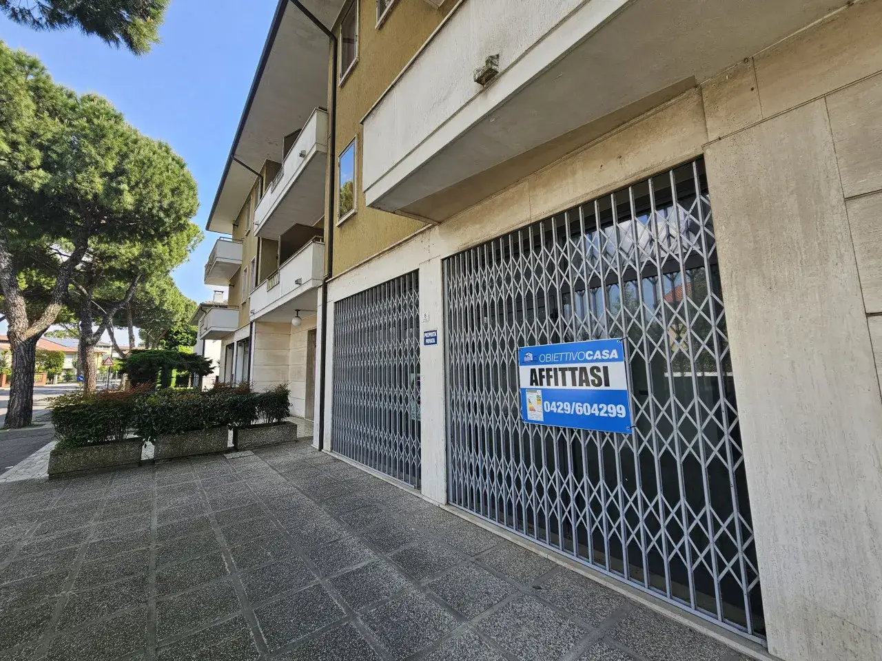 Negozio in Via Martiri della Libertà, Este, {3} - Foto 1