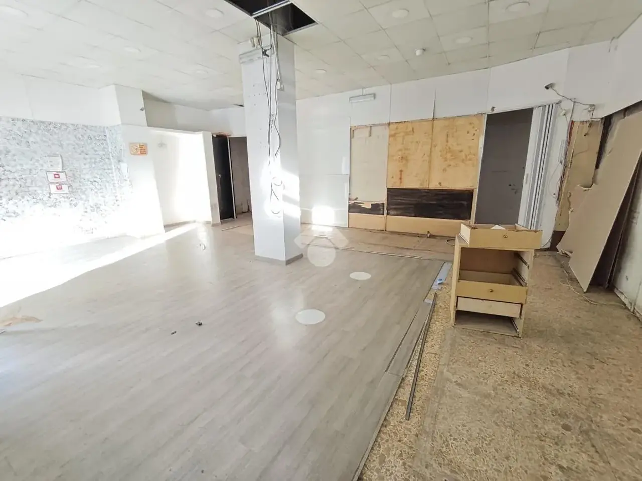 Negozio in Via Corso De Gasperi 110, Castellammare Di Stabia, {3} - Foto 2