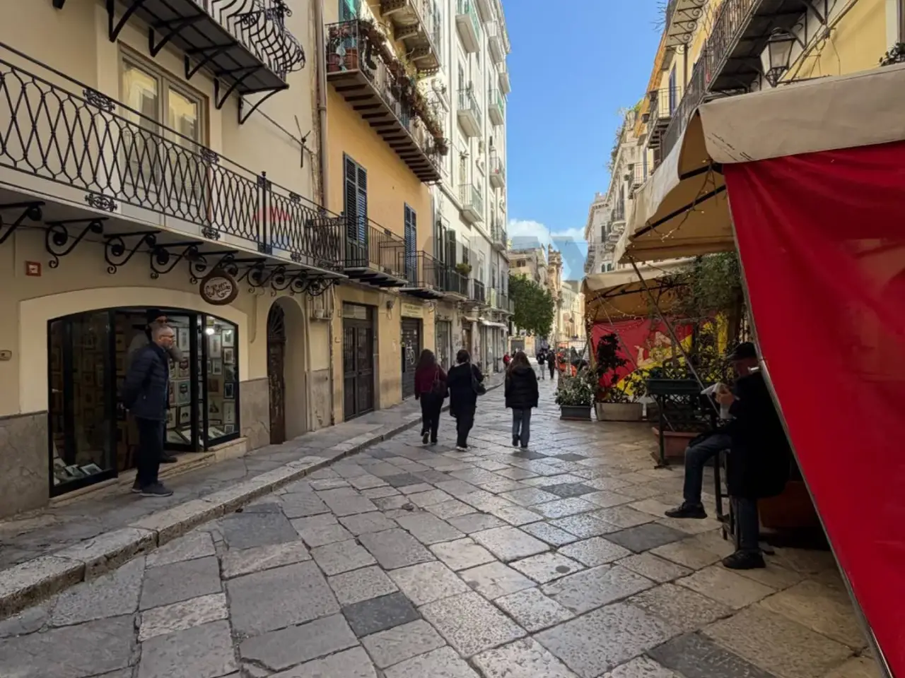 Esercizio commerciale in Via Discesa dei Giudici 32, Palermo, {3} - Foto 2