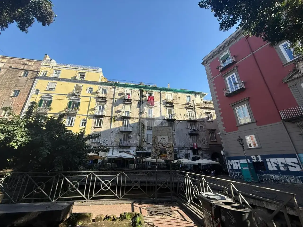 Negozio in Piazza Bellini, Napoli, {3} - Foto 2