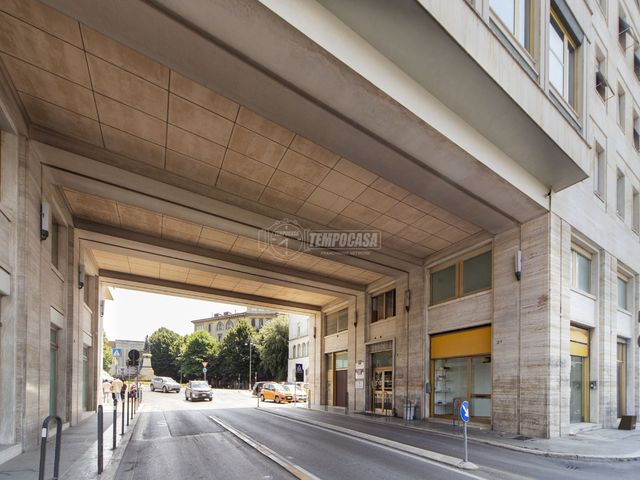 Geschäft in Via Cacciatori delle Alpi 3/B, Perugia - Foto 1