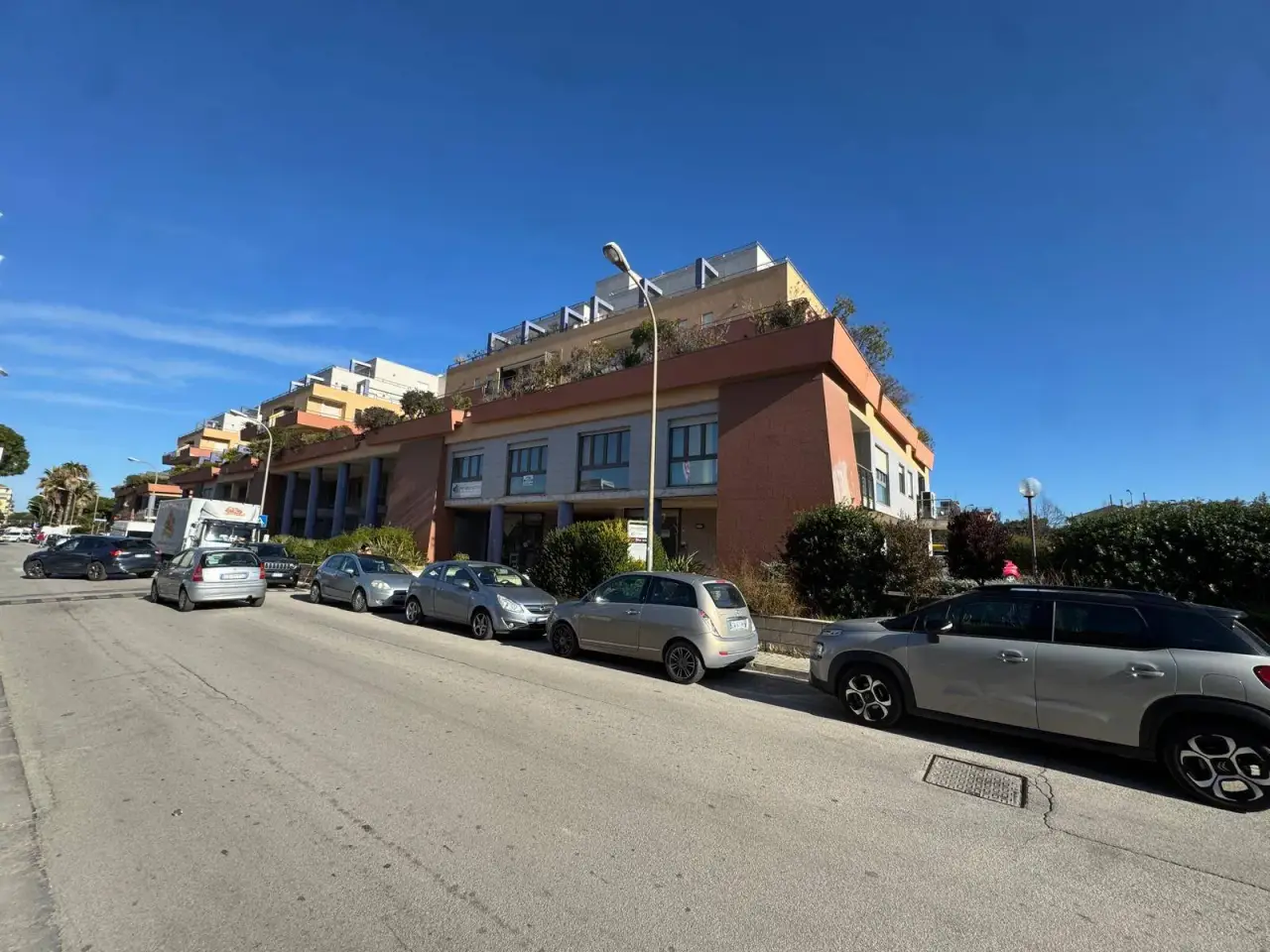 Negozio in Via Repubblica Snc, Porto San Giorgio, {3} - Foto 1