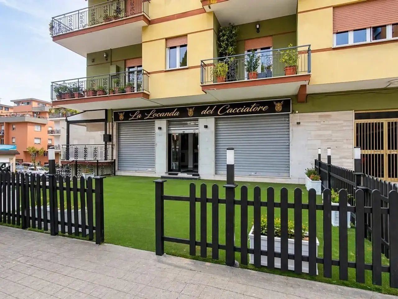 Negozio in Piazza della Repubblica 21, Aprilia, {3} - Foto 1