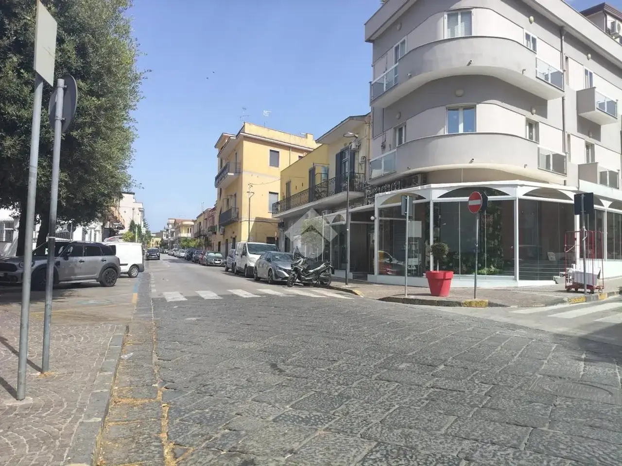 Negozio in Via Antonio d'Auria 90, Sant'Anastasia, {3} - Foto 1