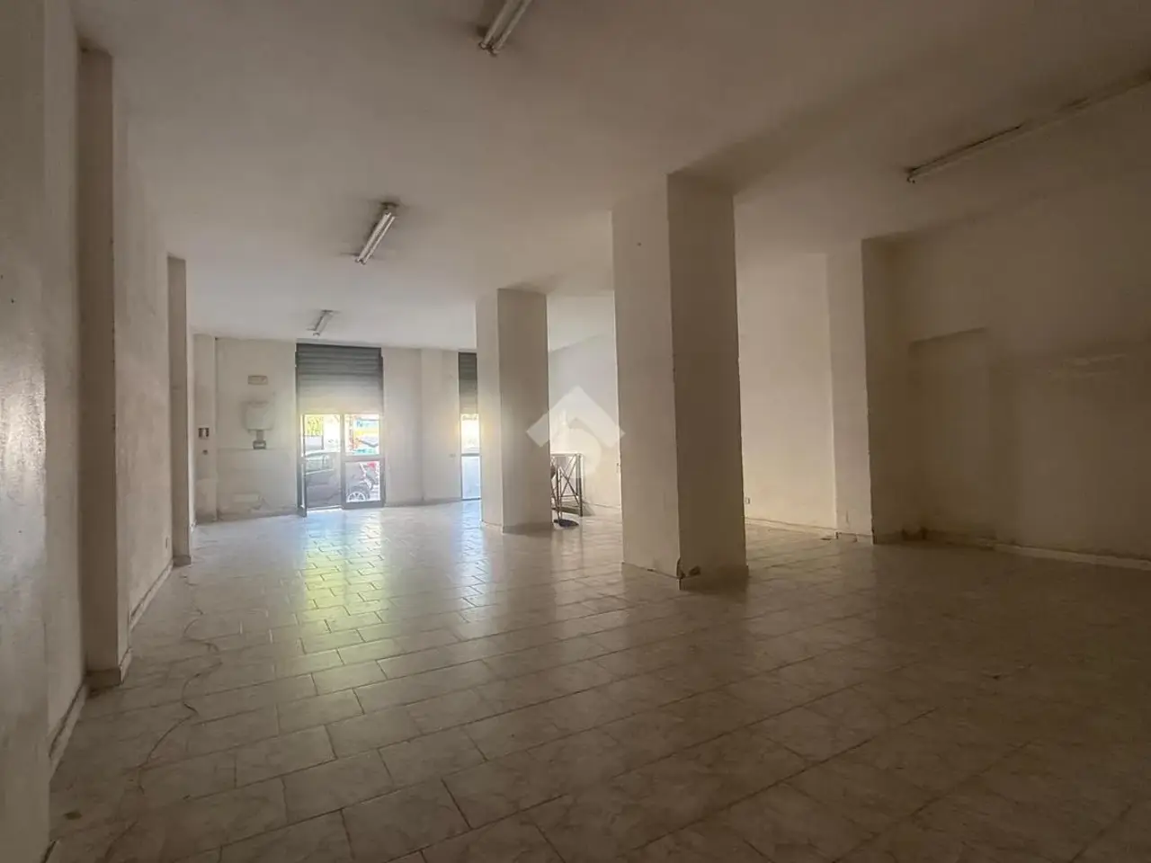 Negozio in Via Aschenez 59, Reggio Calabria, {3} - Foto 2