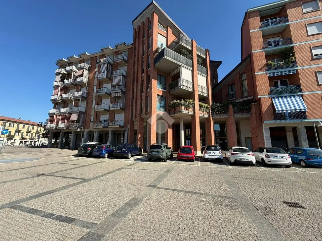 Negozio in Piazza Giacomo Matteotti 9, Grugliasco, {3} - Foto 1