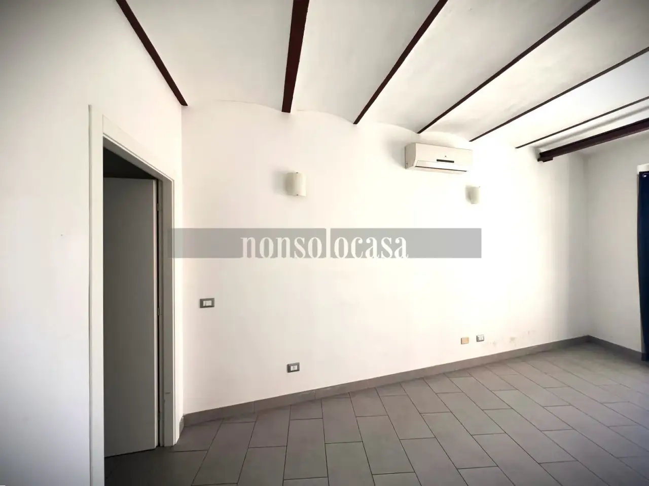 Negozio in Via Ponte Vecchio 999, Perugia, {3} - Foto 1