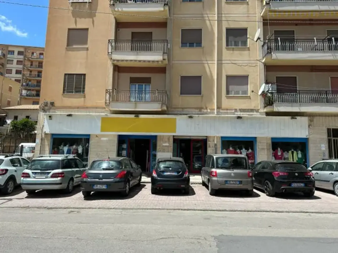 Negozio in Via Alcide De Gasperi 49, Caltanissetta, {3} - Foto 1