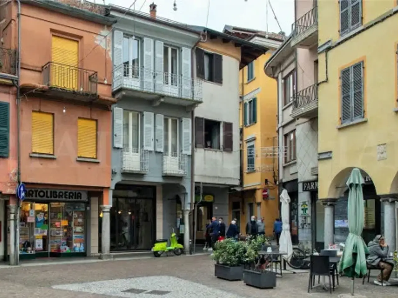 Negozio in Piazza 24 Aprile 6, Omegna, {3} - Foto 2