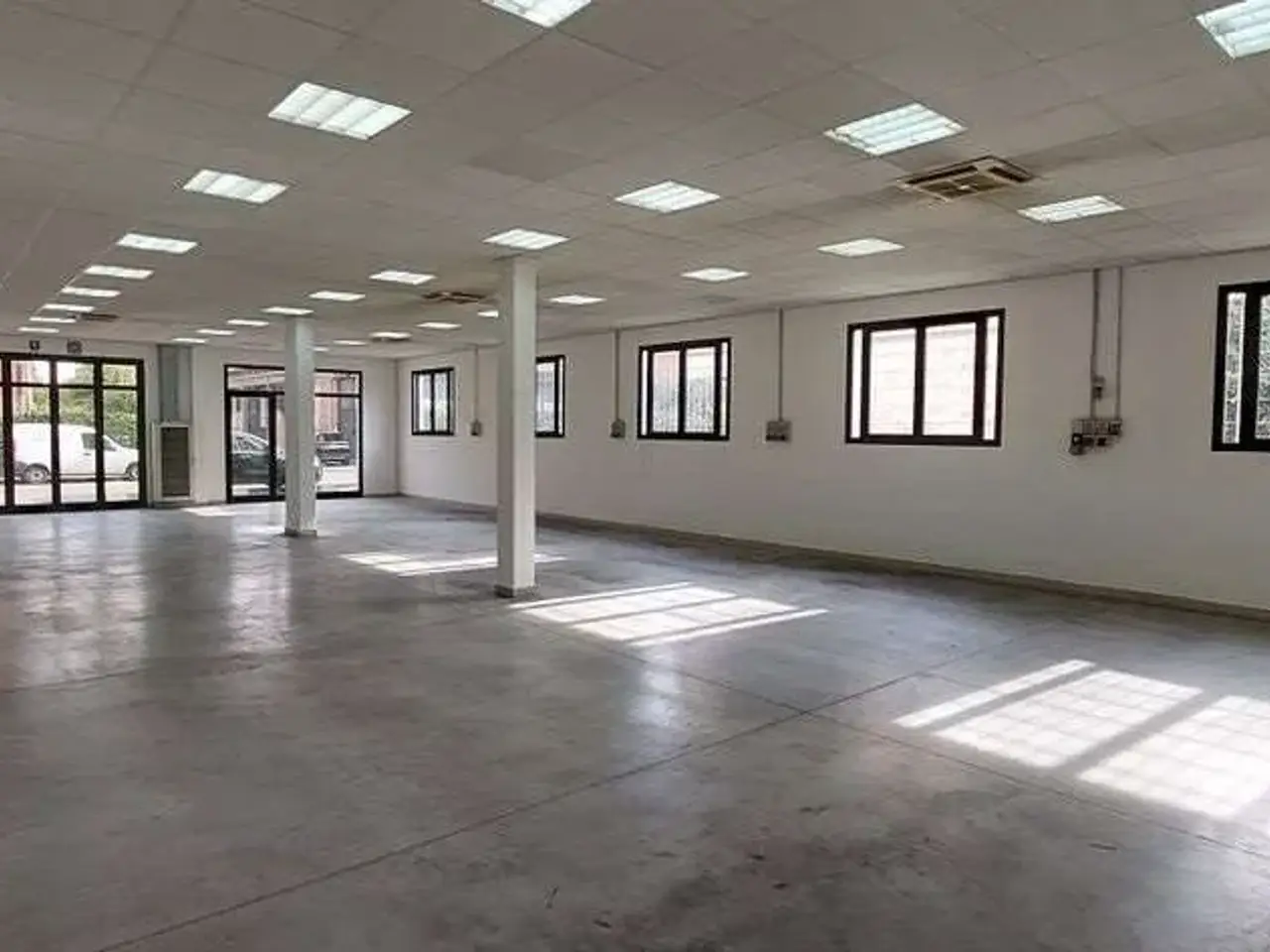 Palazzina commerciale in Via 1° Maggio 28., Sassuolo, {3} - Foto 2