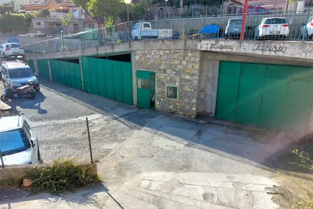 Magazzino in Via Cesare Battisti 75a, Imperia - Foto 1