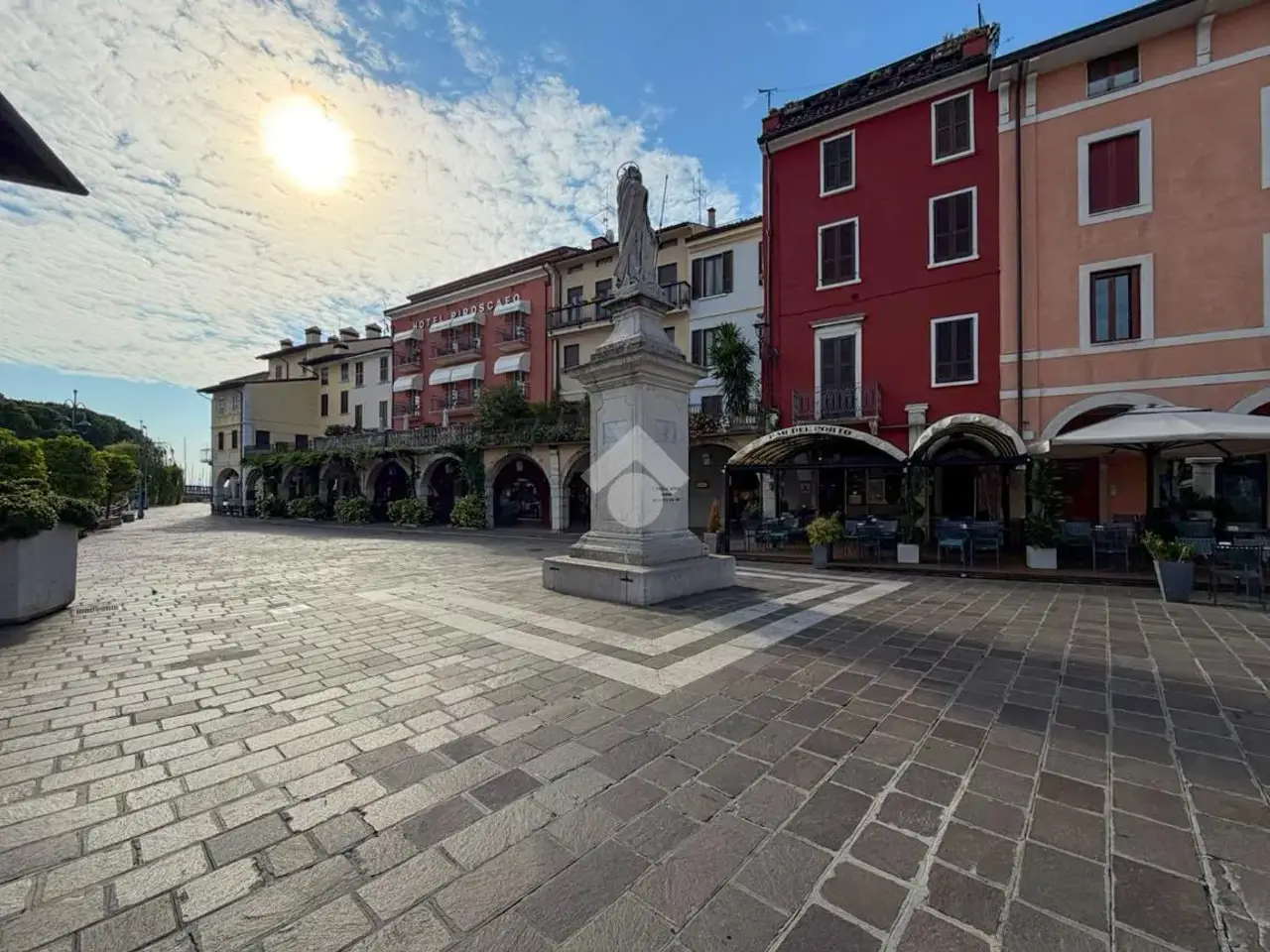 Negozio in Via Porto Vecchio 1, Desenzano Del Garda, {3} - Foto 2