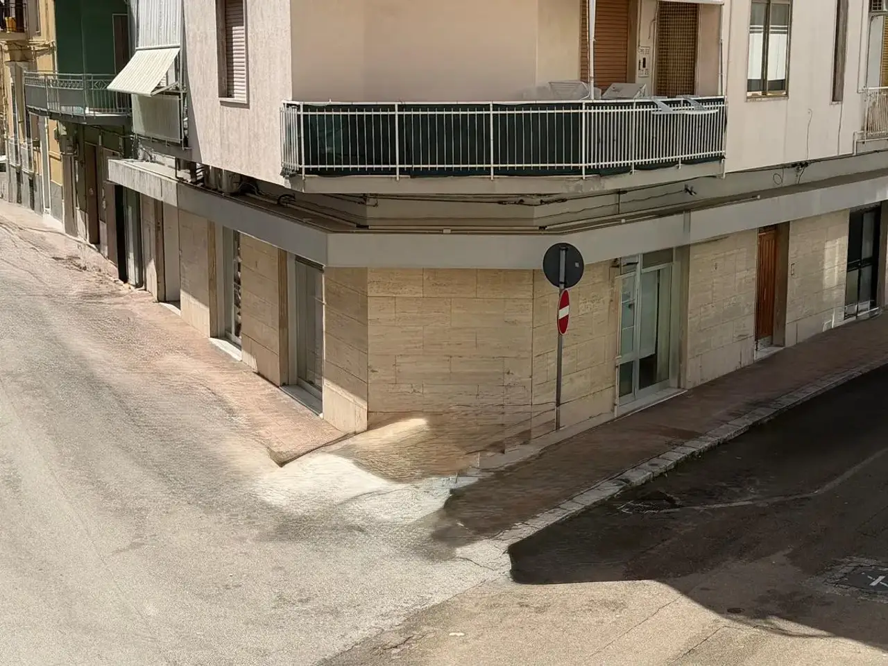 Negozio in Via Luigi Finamore Pepe 29, Monopoli, {3} - Foto 1