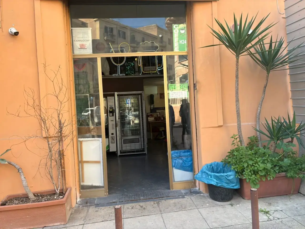 Negozio in Corso Finocchiaro Aprile 200, Palermo, {3} - Foto 1