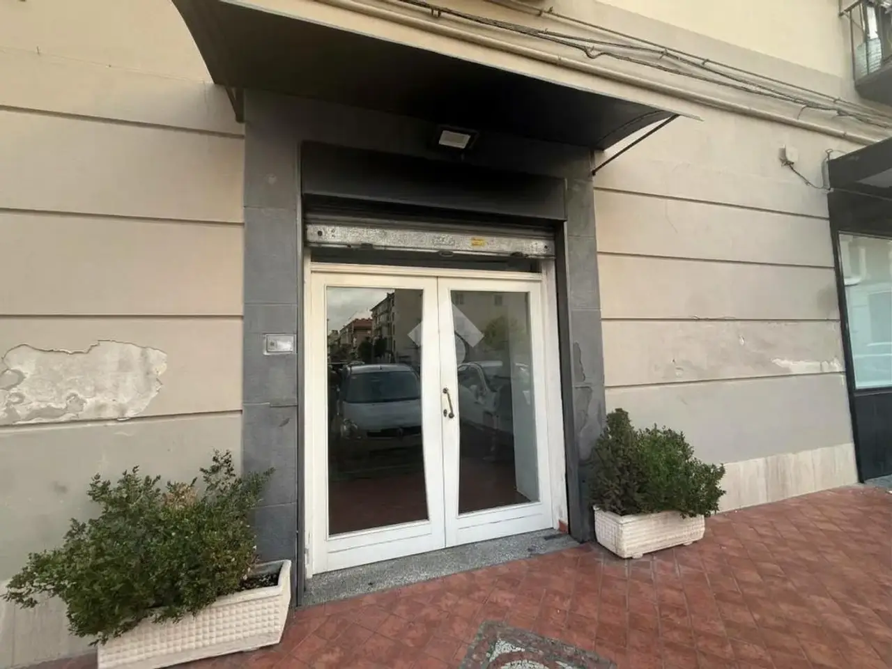 Negozio in Via Luigi Volpicella 4, Napoli, {3} - Foto 1