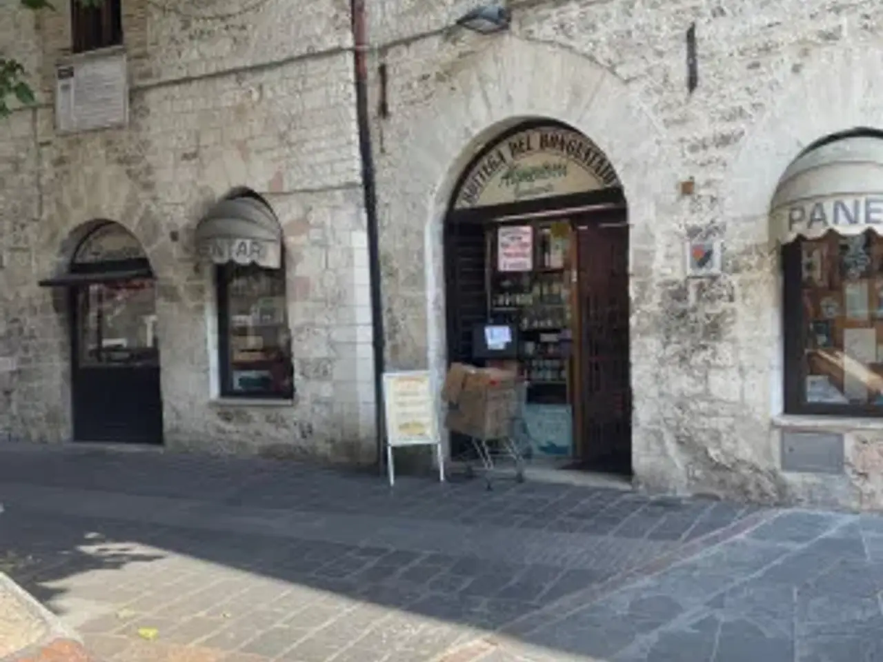 Negozio in Via San Gabriele dell'Addolorata, Assisi, {3} - Foto 1