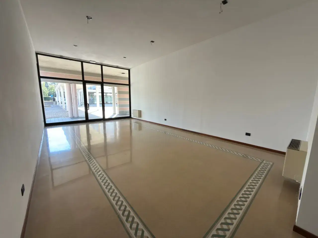 Negozio in Viale Giuseppe Mazzini 43, Abano Terme, {3} - Foto 2