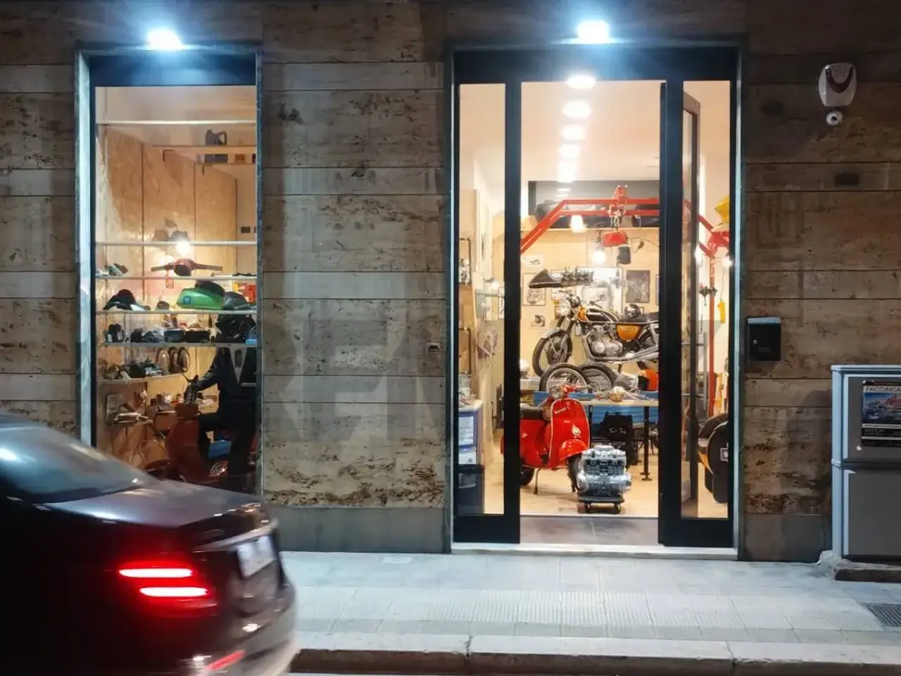 Negozio in Via Galileo Galilei 42/44, Molfetta, {3} - Foto 1