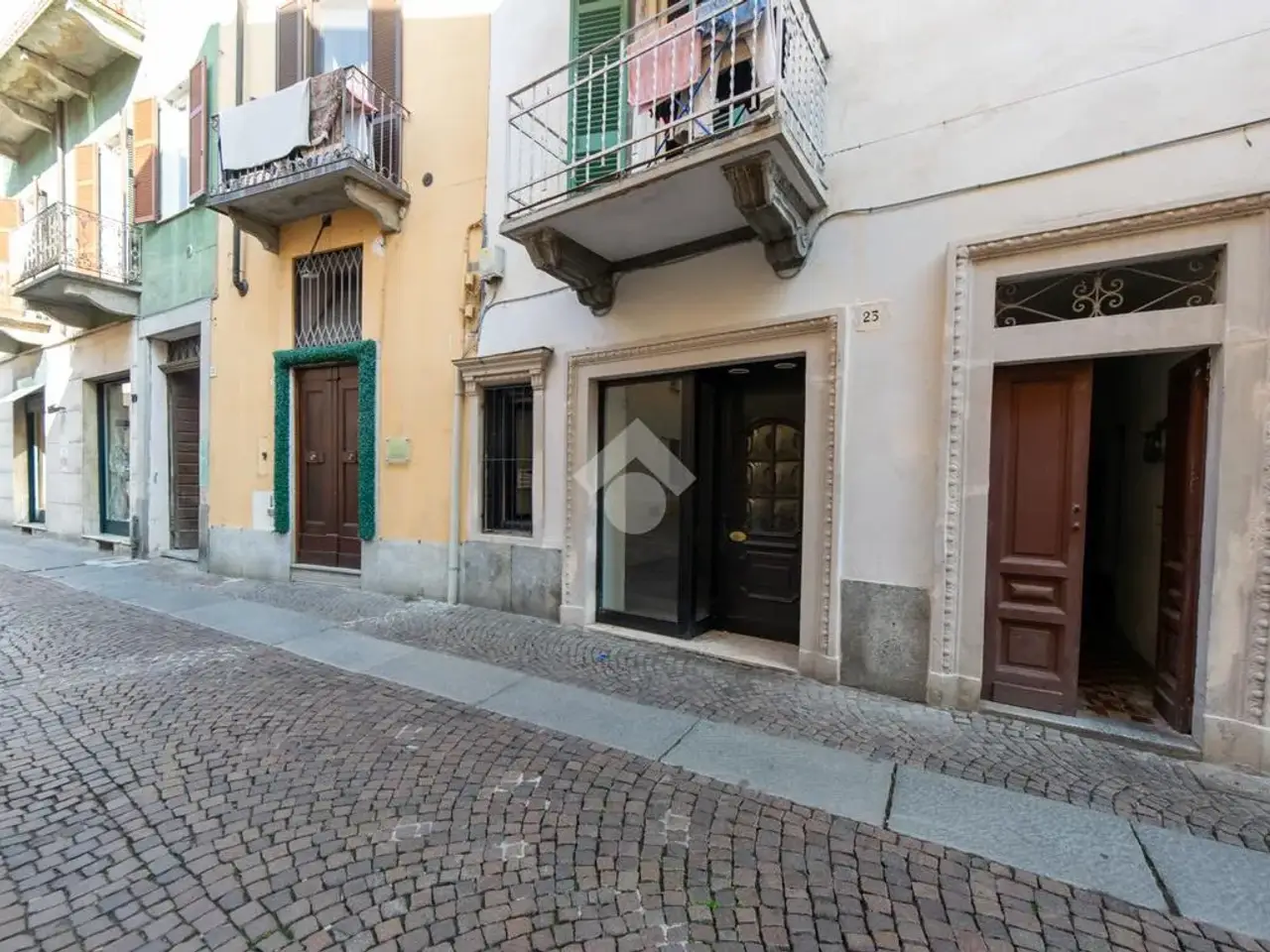 Negozio in Via Cesare Balbo 23, Casale Monferrato, {3} - Foto 1