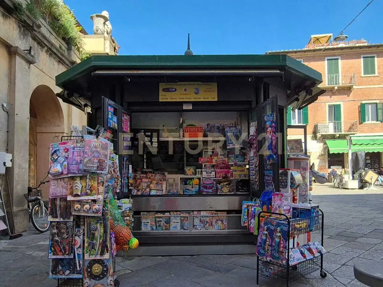 Edicola in Piazza Eroe dei Due Mondi, Orbetello, {3} - Foto 1