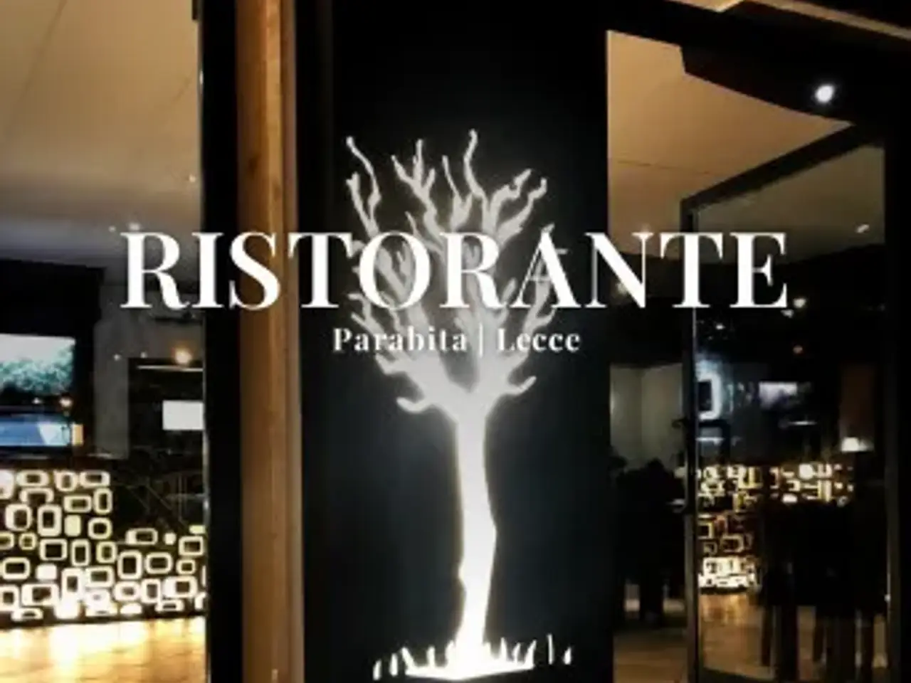 Ristorante in Piazza Cesare Terranova, Parabita, {3} - Foto 1