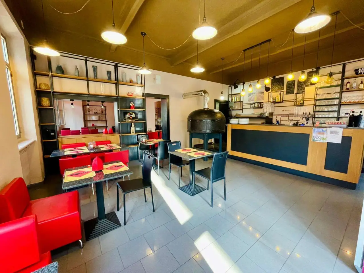 Pizzeria in , Pinerolo, {3} - Foto 1