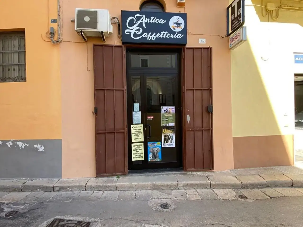 Esercizio commerciale in Camillo Benso Conte di Cavour 14, Alezio, {3} - Foto 1