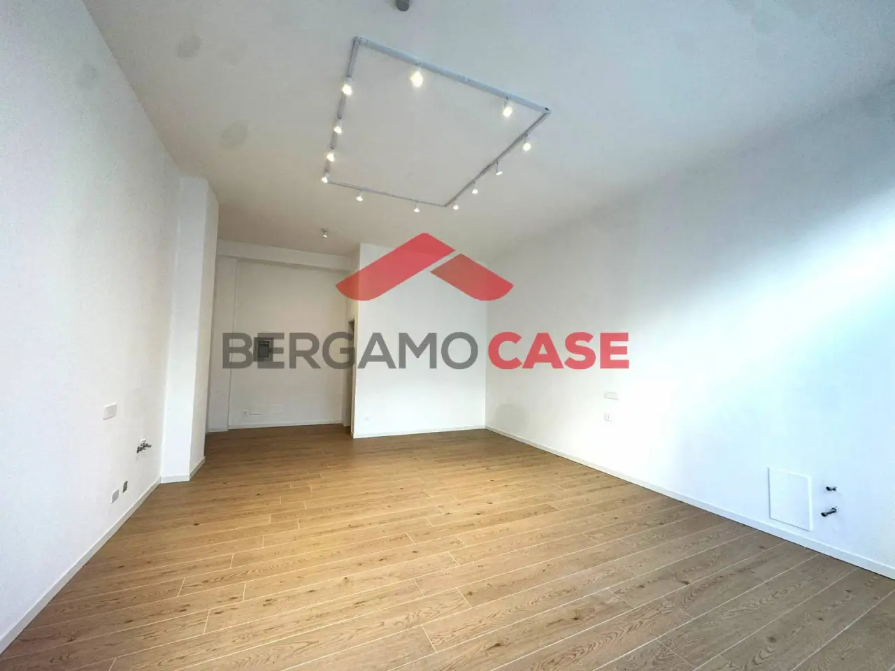Negozio in Via Quarenghi 36, Bergamo, {3} - Foto 2