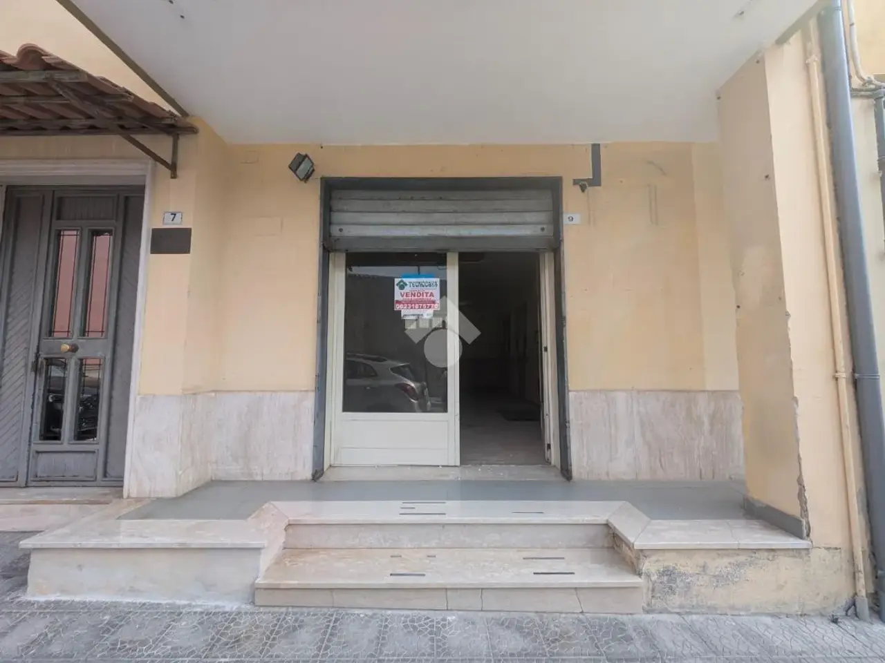 Negozio in Via Tiziano 9, Portico Di Caserta, {3} - Foto 2