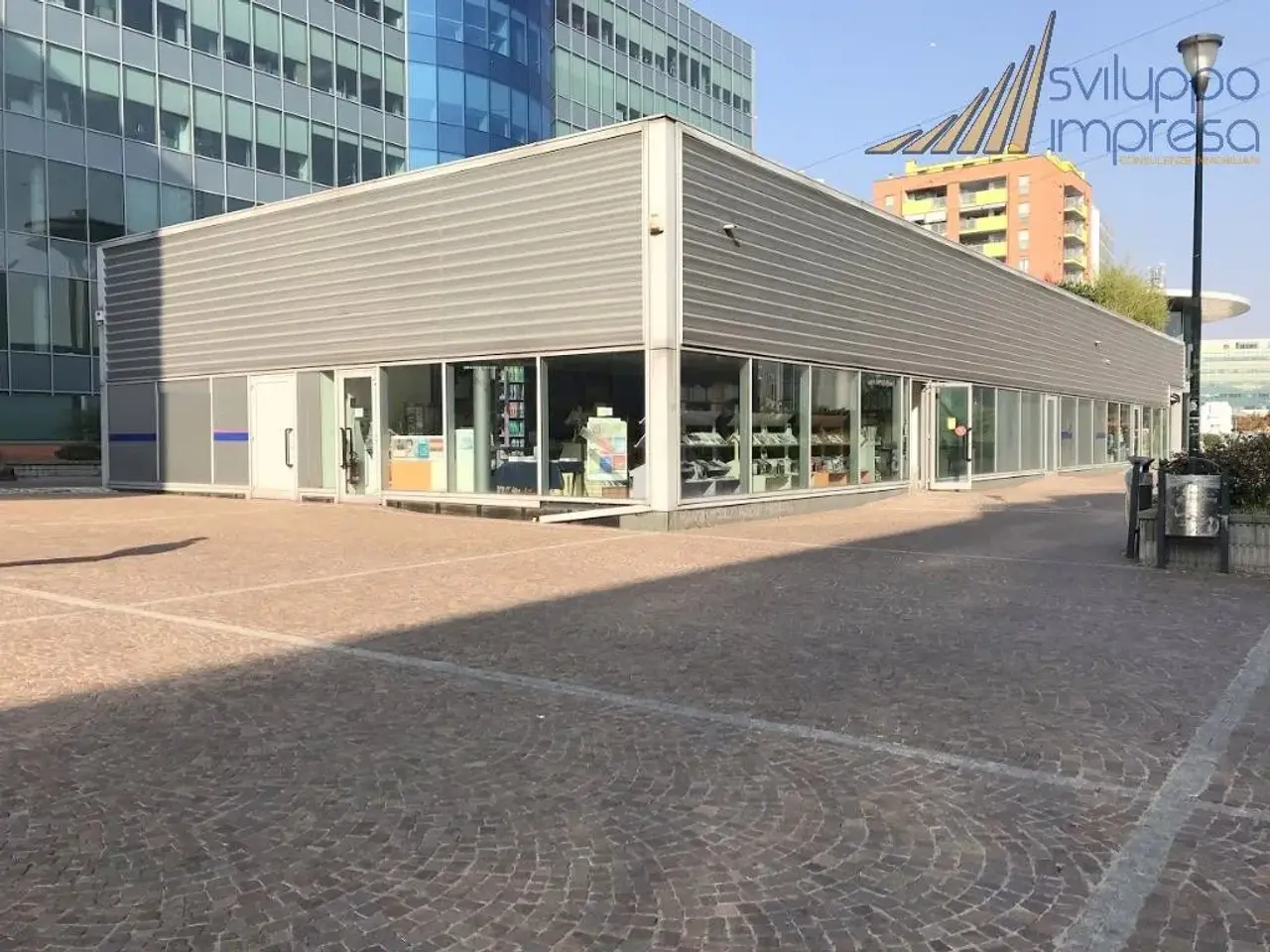 Negozio in Piazza Montanelli 16, Sesto San Giovanni, {3} - Foto 1