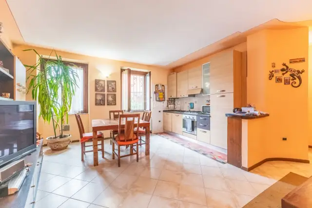 2-room flat in Via Pisani Dossi 21, Albairate - Photo 1