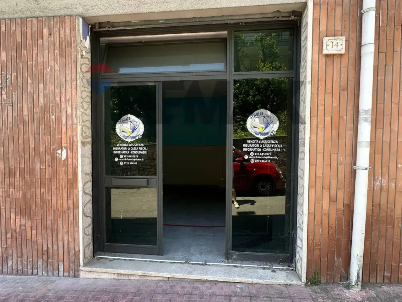 Negozio in Via Benedetto Croce Snc, Formia, {3} - Foto 1