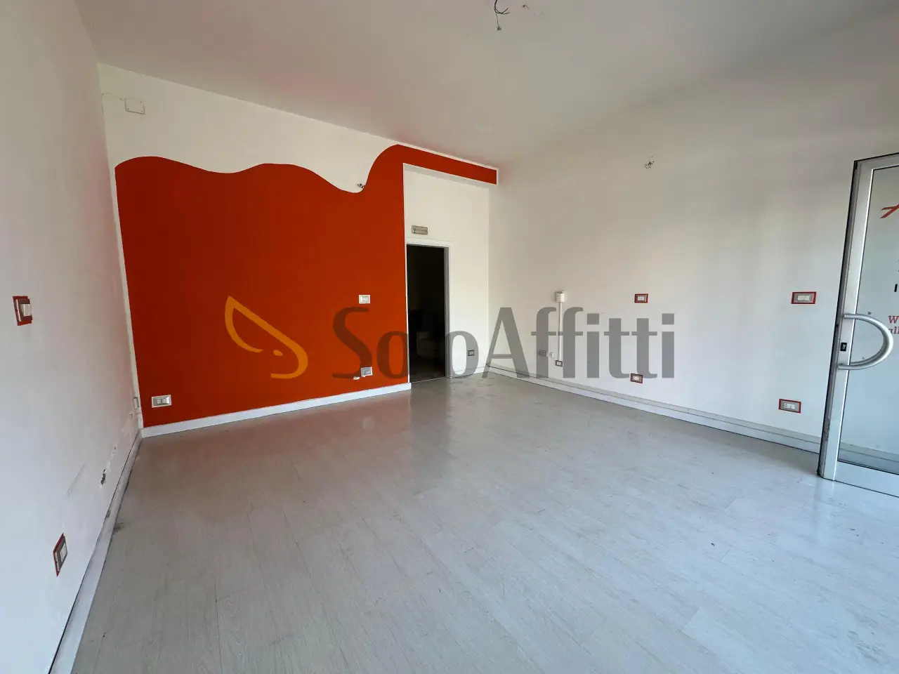 Negozio in Viale Cesare Augusto, Latina, {3} - Foto 1
