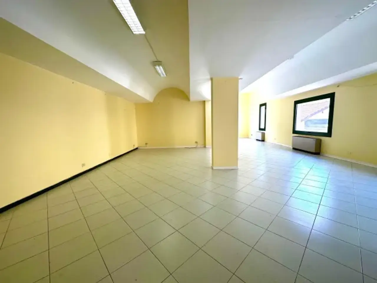 Negozio in Via Silvio Bonfante 27, Imperia, {3} - Foto 1