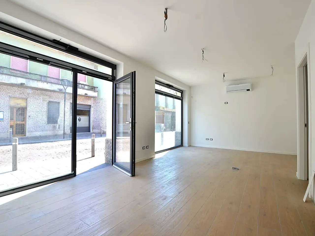 Negozio in Via Bergamo 13, Bellusco, {3} - Foto 1