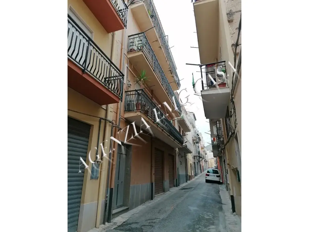 Fabbricato misto in Piazza Sebastiano Bagolino, Centro Storico di Alcamo, Alcamo, Tp, Sicilia, 91011, Italia, Alcamo, {3} - Foto 1