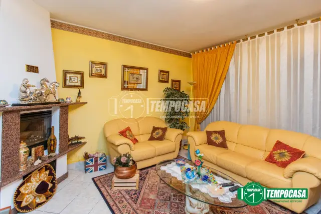 Quadrilocale in vendita, Via Gvglielmo Marconi 64, Oleggio - Foto 1