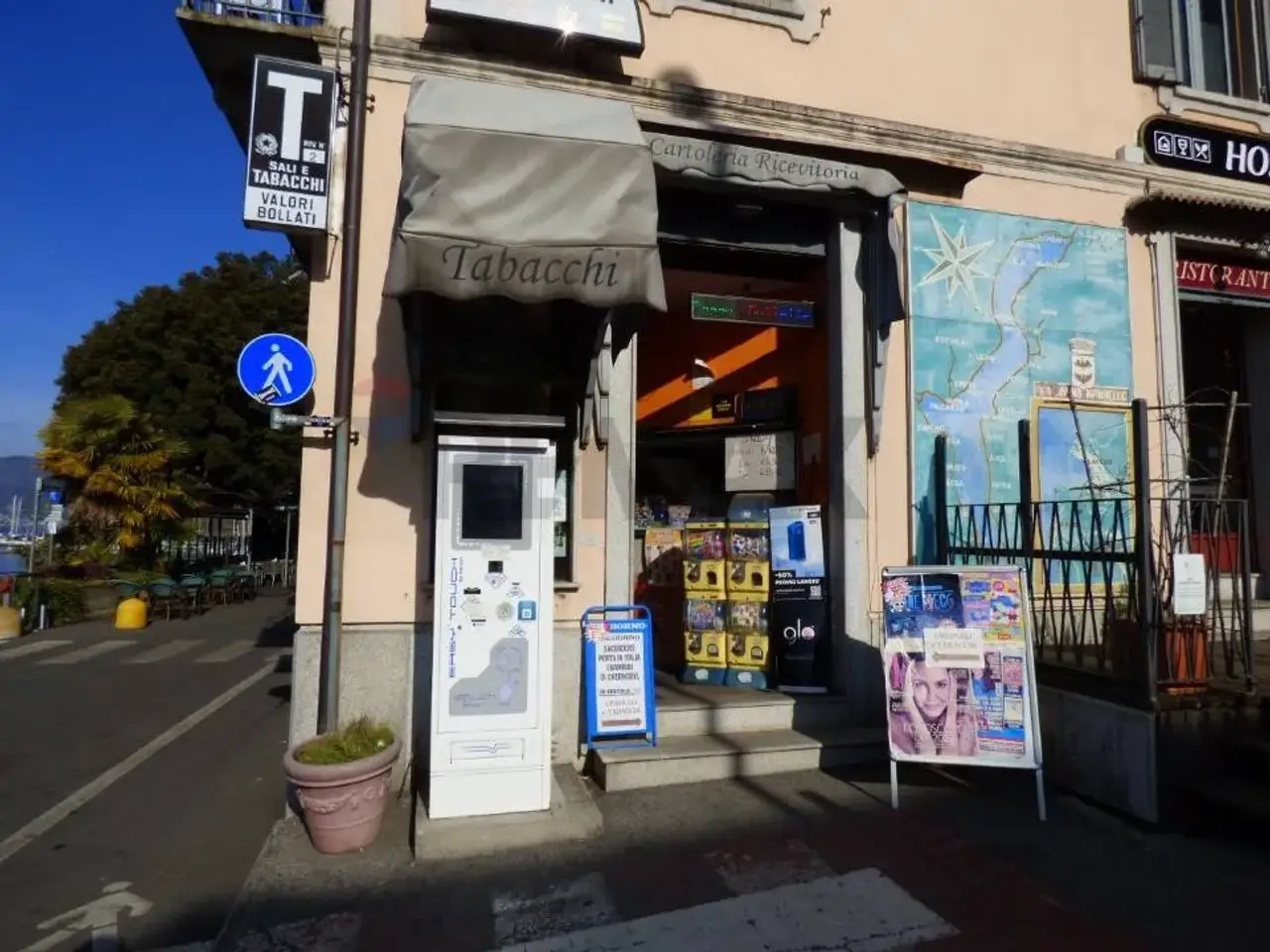 Esercizio commerciale in , Laveno Mombello, {3} - Foto 1