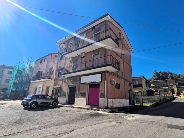 Negozio in Via Formia, Catanzaro - Foto 1