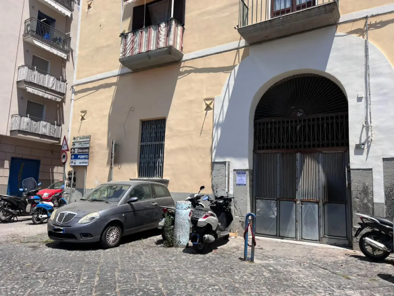 Negozio in Via 20 Settembre 90, Torre Del Greco, {3} - Foto 1