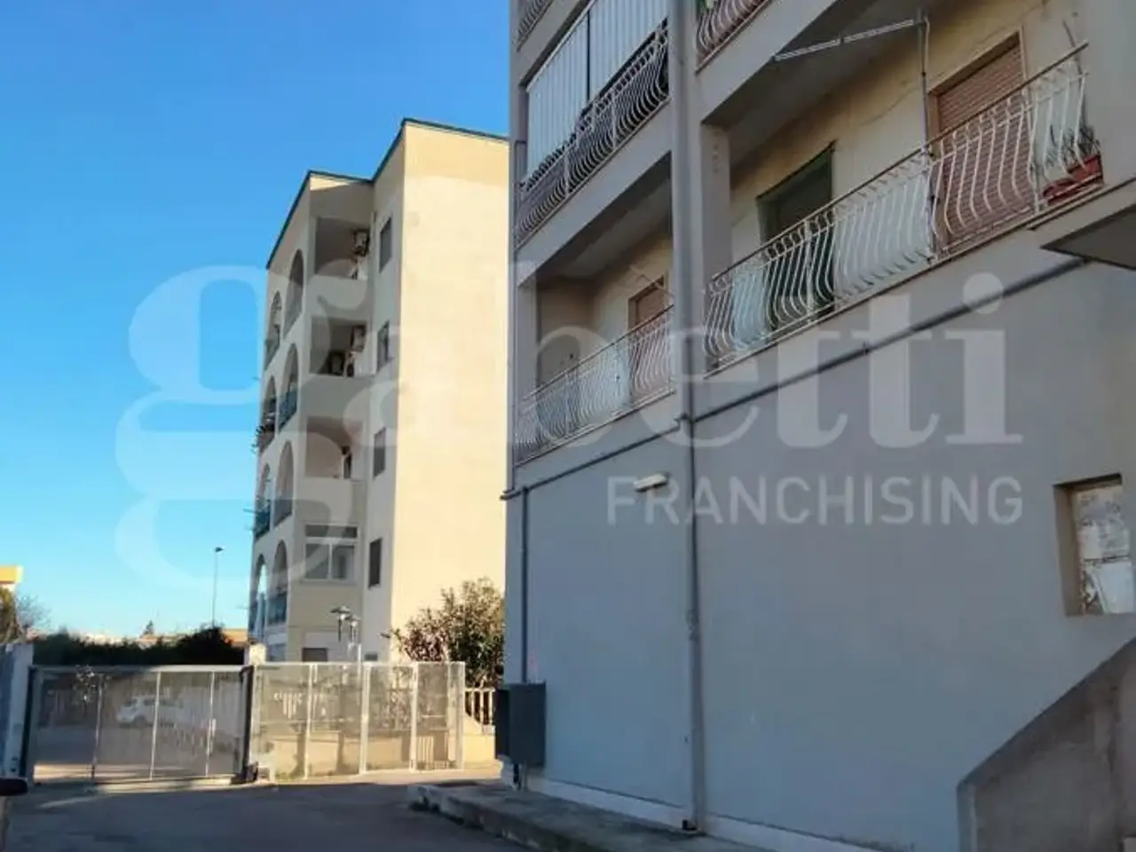 Magazzino in Via Juvarra 5, Taranto, {3} - Foto 2