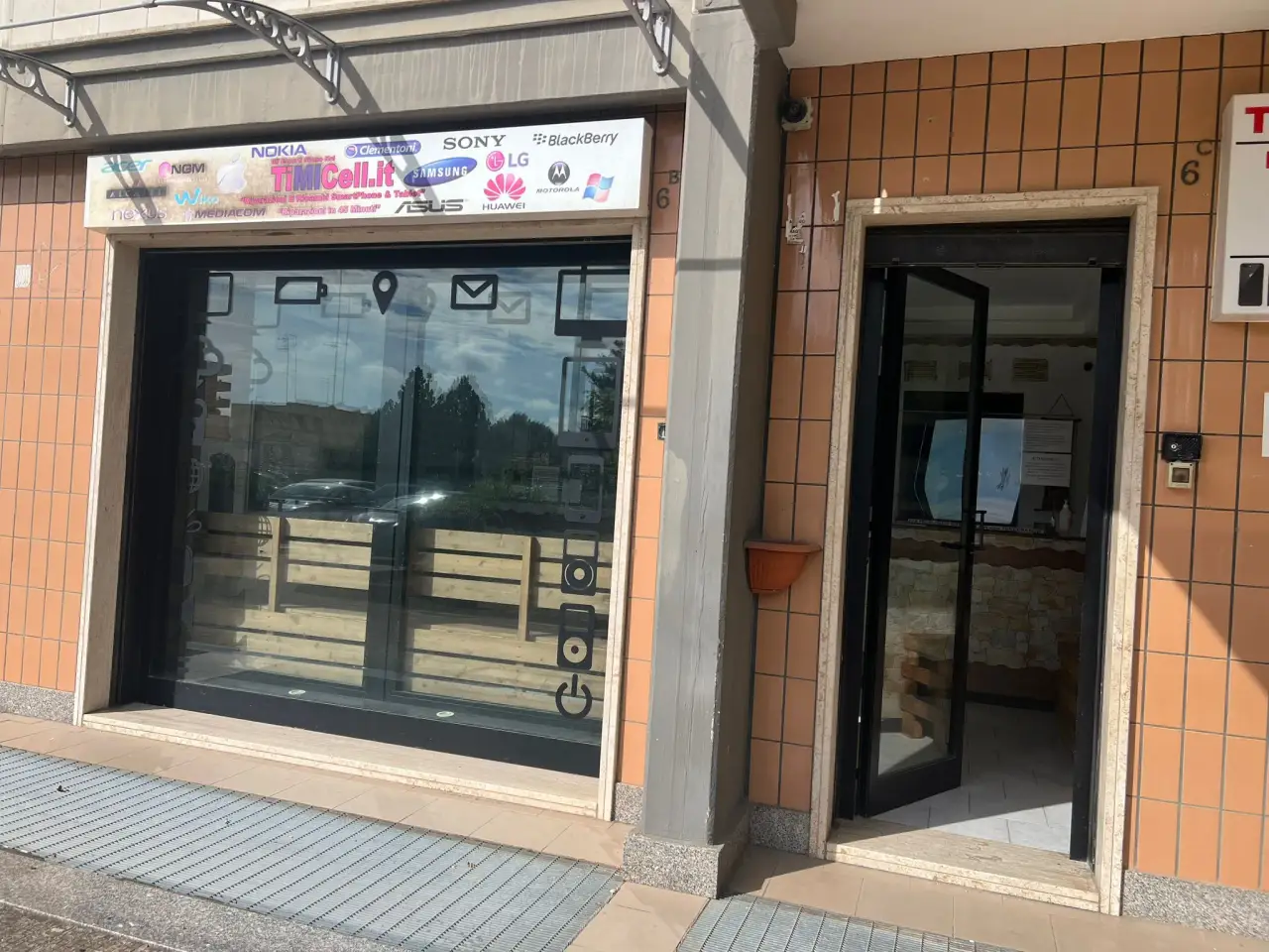 Negozio in Strada Rurale Cannone 6, Bari, {3} - Foto 1