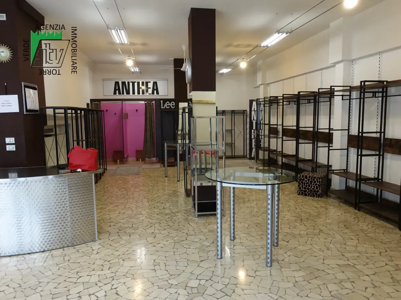 Negozio in Mezzolombardo Via Arturo De Varda, Mezzolombardo, {3} - Foto 1