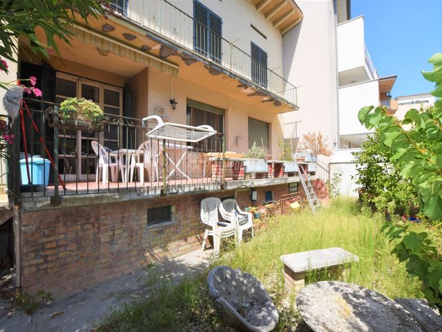 Detached house in Via Europa 35, Porto San Giorgio - Photo 1